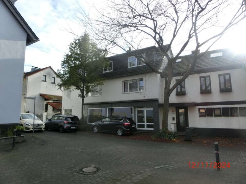 Gewerbeeinheit (z.B. Laden, Büro), Eigentumswohnung (3 bis 4 Zimmer)