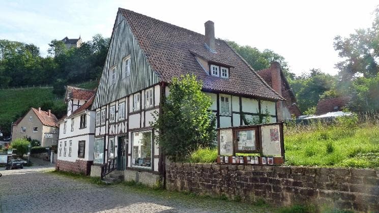 Wohn-/Geschäftshaus, Gaststätte (Betrieb eingestellt) mit Wohnen, Wirtschaftsgebäude