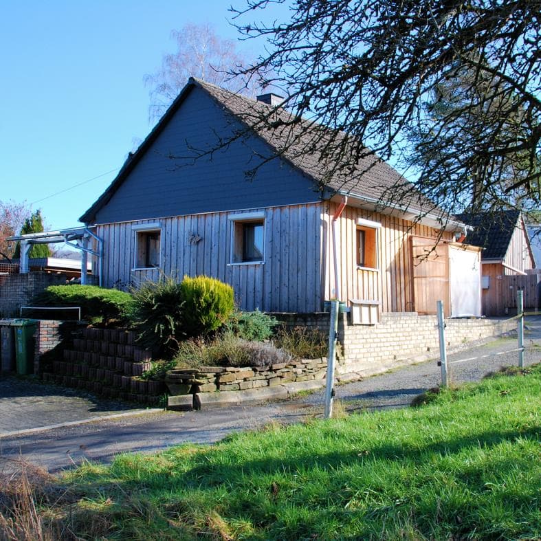 unbebautes Grundstück, Einfamilienhaus