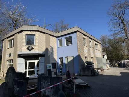 Bürogebäude mit Lager- und Produktionshalle