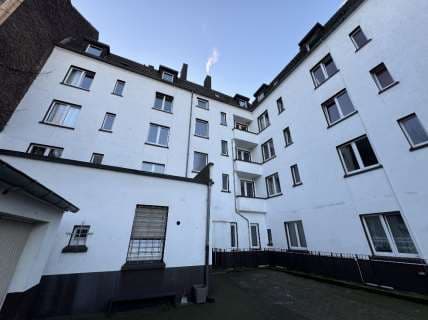 Wohn-/Geschäftshaus, mit Anbau und Garagen - Bild 1