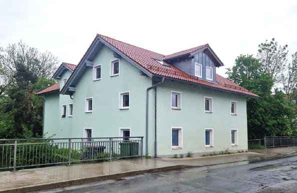 Mehrfamilienhaus, Garage