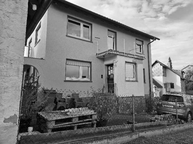 Zweifamilienhaus, Garage - Bild 1