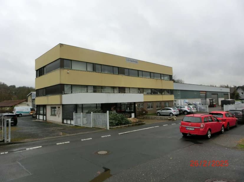 unbebautes Grundstück, gewerblich genutztes Grundstück