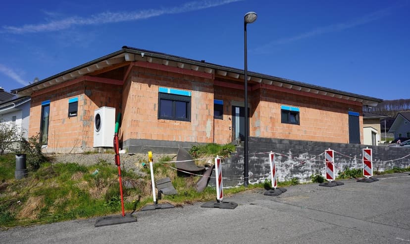 Erbbaurecht bebaut mit einem Zweifamilienhaus