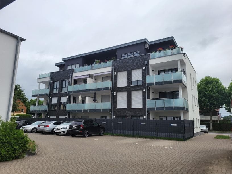 Kfz-Stellplatz, Eigentumswohnung (3 bis 4 Zimmer) - Bild 1