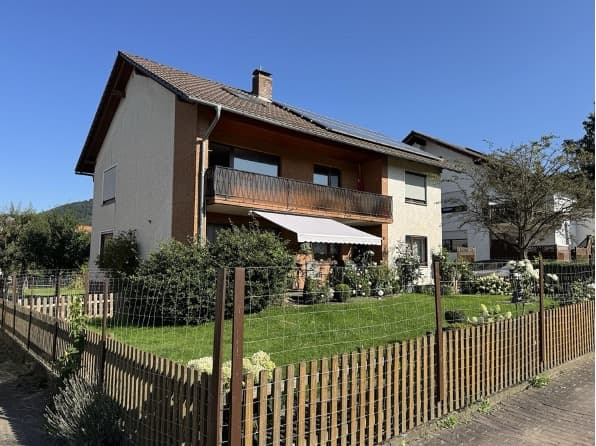 Zweifamilienhaus, Garage