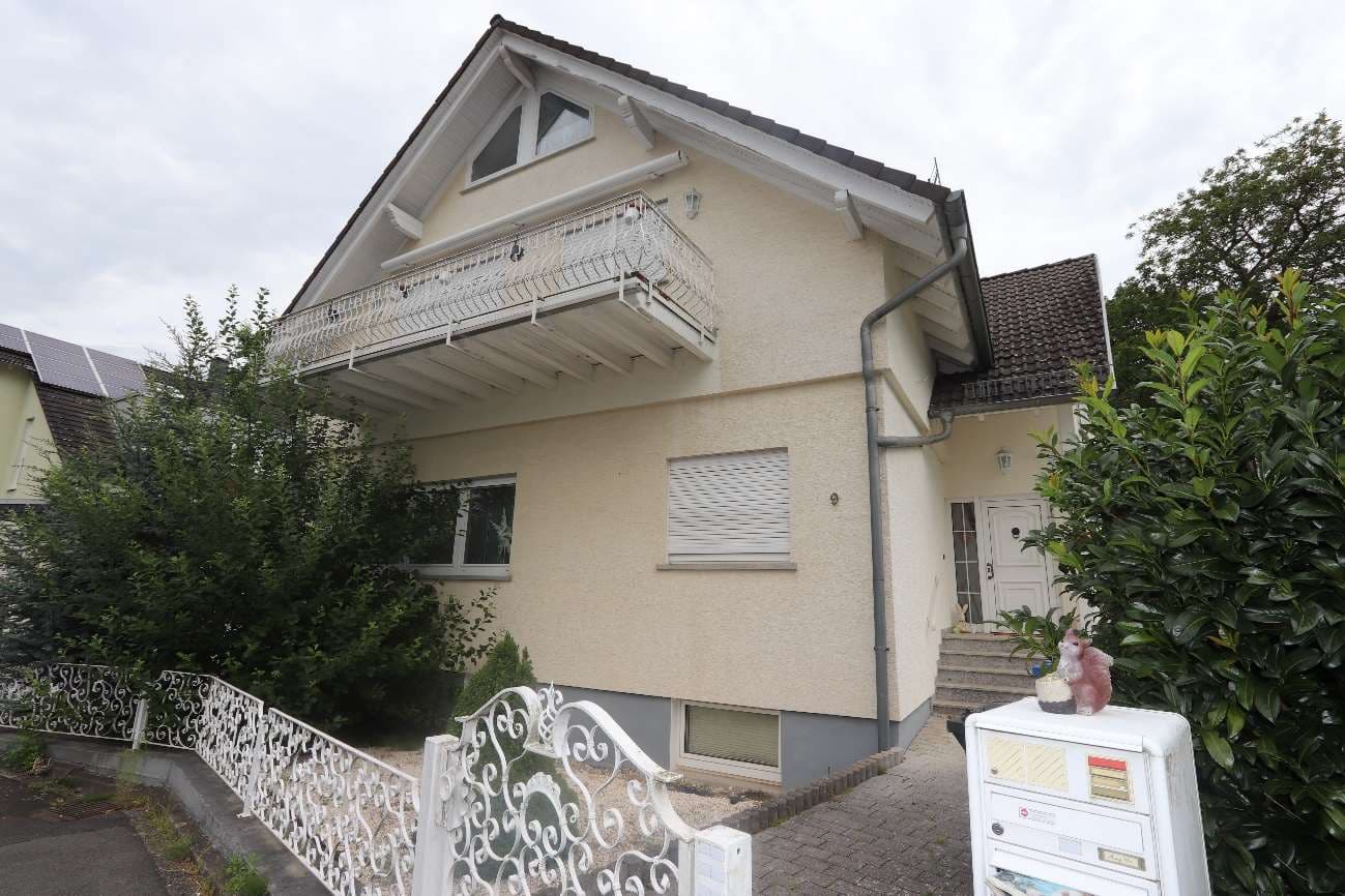 Zweifamilienhaus, Garage, Gartenfläche - Bild 1