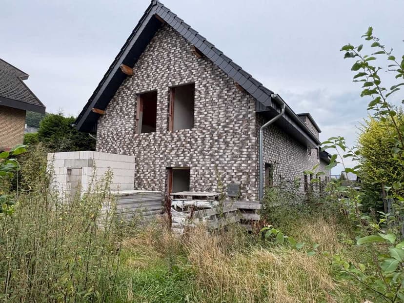 Doppelhaus im Rohbau