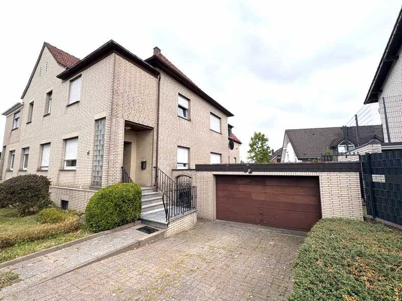 Zweifamilienhaus, Garage, Doppelhaushälfte