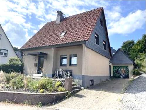 Einfamilienhaus, mit Einliegerwohnung und Pkw-Garage