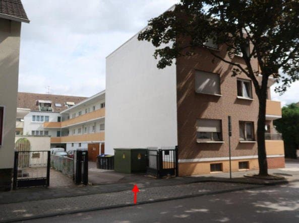 Kfz-Stellplatz, Garage, Mehrfamilienhaus - Bild 1