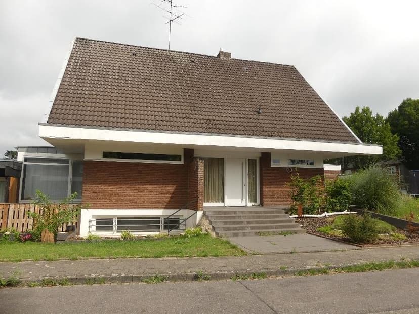 Garage, Einfamilienhaus, mit angebauter Schwimmhalle