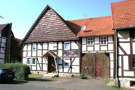 Denkmalgeschütztes Einfamilienhaus mit Scheunenanbau