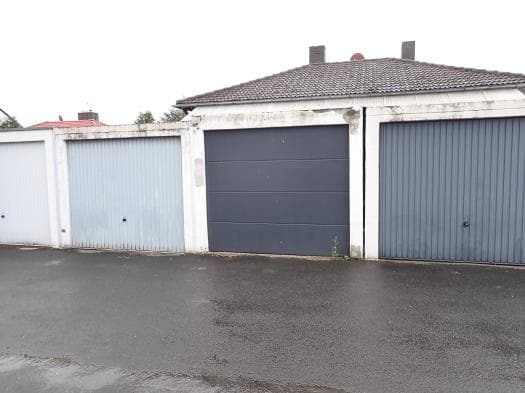 Garage, unbebautes Grundstück