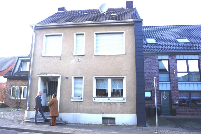 Einfamilienhaus, Einfamilienhausgrundstück, sanierungsbedürftig, d. W. für baulich illegale/überalterte Nebengebäude Abbruch unterstellt