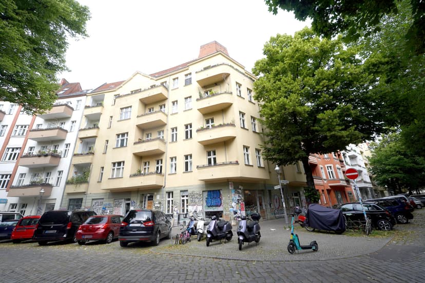 Wohn-/Geschäftshaus, 2-Zimmer-Wohnung