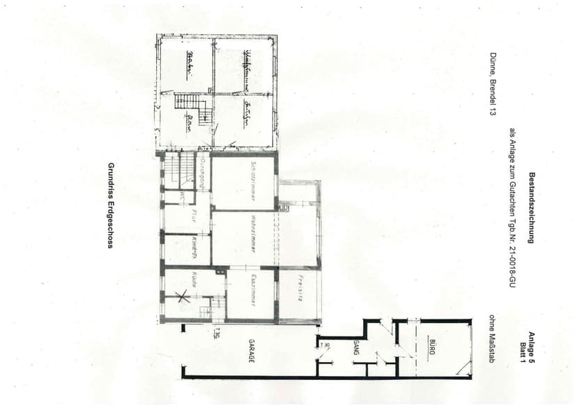Wohnhaus mit 2 Garagen