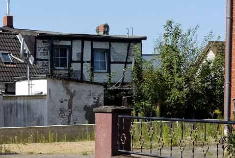 unbebautes Grundstück, Einfamilienhaus, teilweise bebaut mit Einfamlienhaus