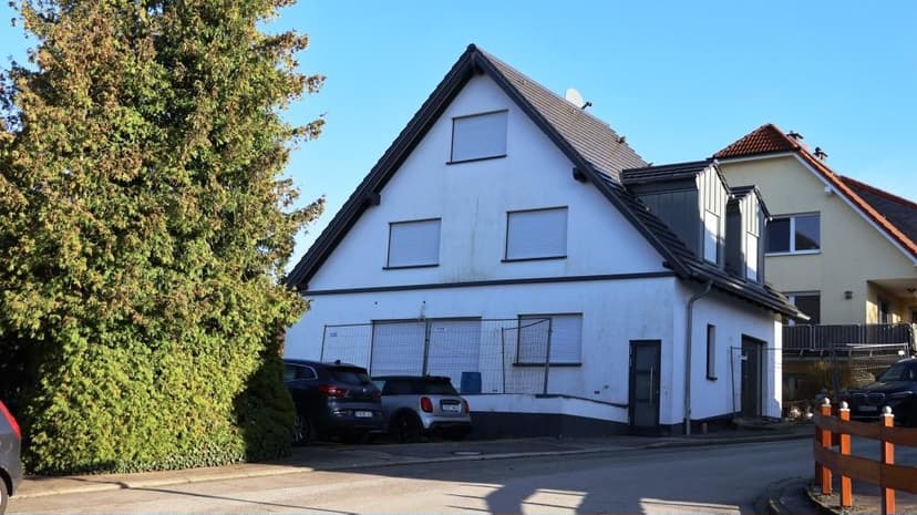 Kfz-Stellplatz, Eigentumswohnung (ab 5 Zimmer), Gartennutzung und Treppenanlagen-Nutzung