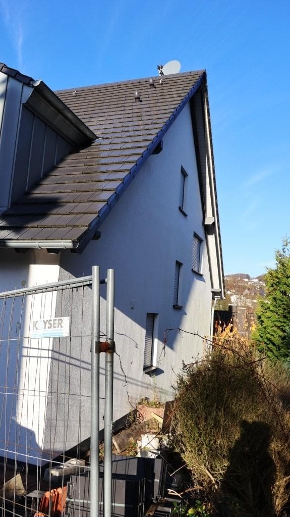 Kfz-Stellplatz, Eigentumswohnung (ab 5 Zimmer), Gartennutzung und Treppenanlagen-Nutzung - Bild 1