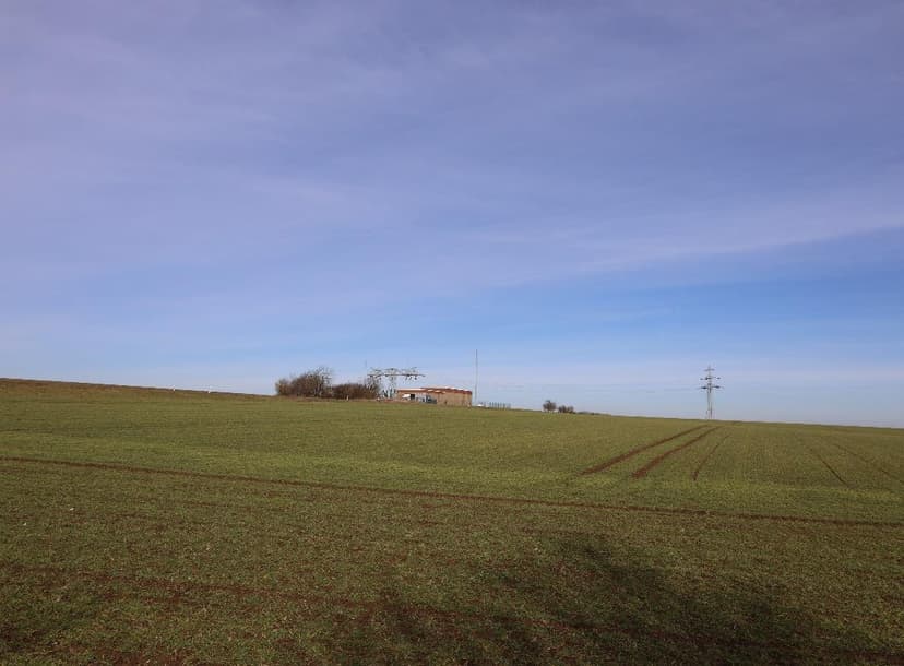 land- und forstwirtschaftlich genutztes Grundstück, Ackerland und Mischwald