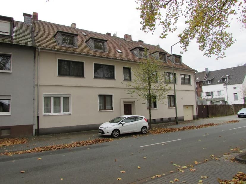 Mehrfamilienhaus, Garage
