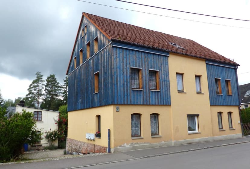 2 1/2 geschossiges Wohnhaus u.a. 