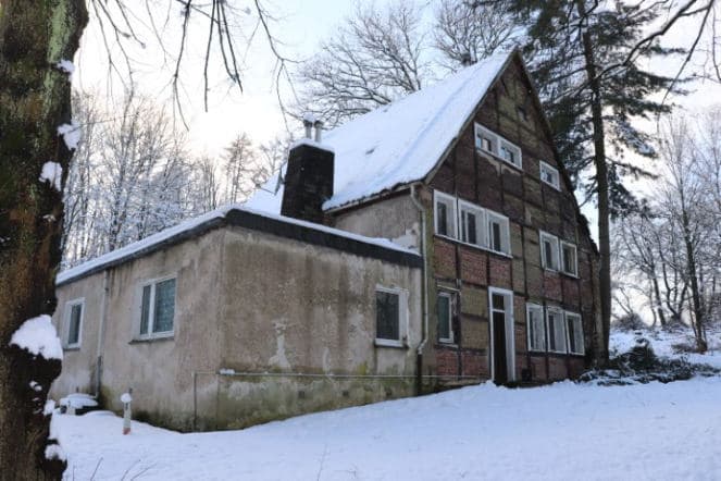 land- und forstwirtschaftlich genutztes Grundstück, Garage, Einfamilienhaus