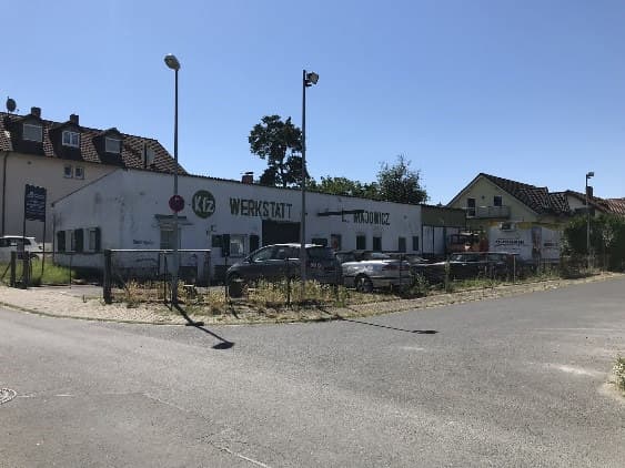 KFZ-Werkstatt, 2-Zimmer-Wohneinheit, Parkfläche, Grünfläche, Garage