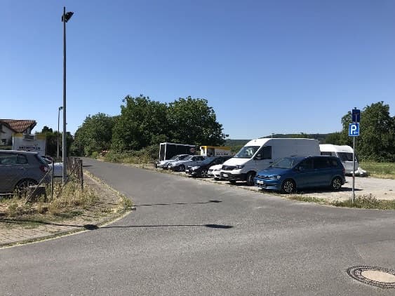 KFZ-Werkstatt, 2-Zimmer-Wohneinheit, Parkfläche, Grünfläche, Garage - Bild 1