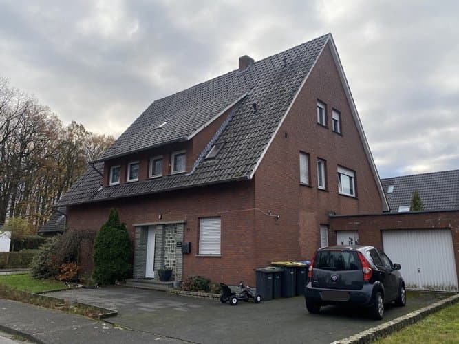 Zweifamilienhaus, Garage