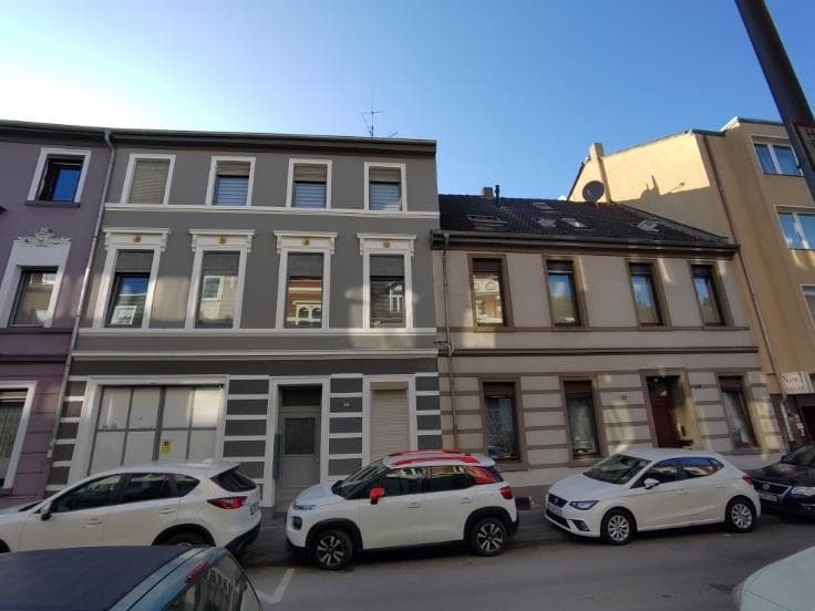 Wohnhaus mit Gewerbeeinheit