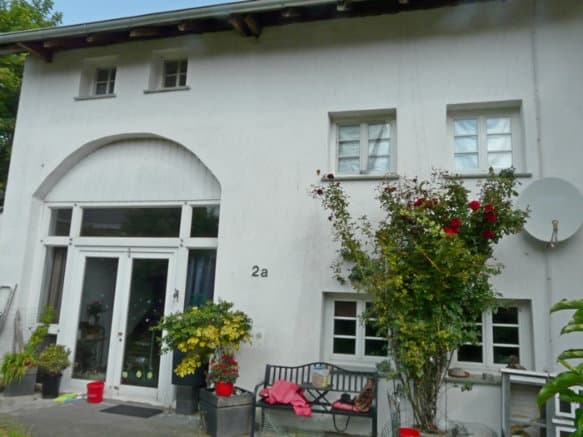 unbebautes Grundstück, Doppelhaushälfte, und eine Erschließungsfläche