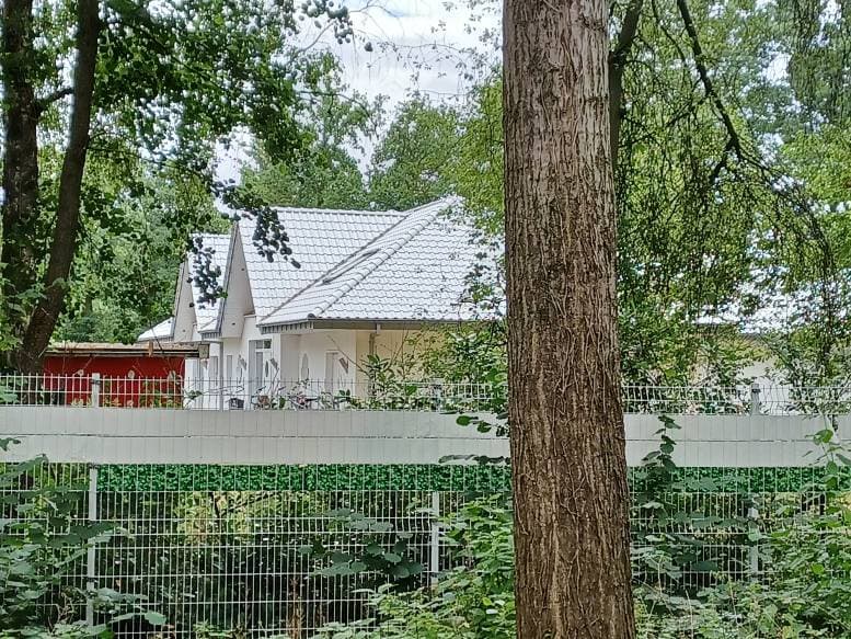 Garage, Einfamilienhaus, Garage, Einfamilienhaus, villenähnliches Wohnhaus, villenähnliches Wohnhaus