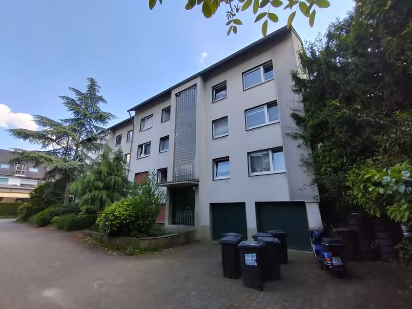 Mehrfamilienhaus, Garagen und PKW-Stellplätze - Bild 1
