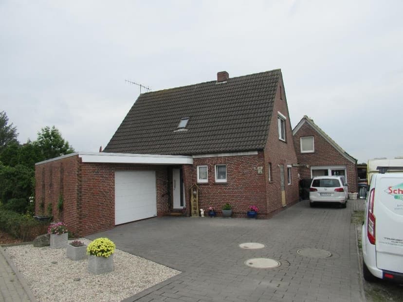 Einfamilienhaus, Garage, (Rohbau)