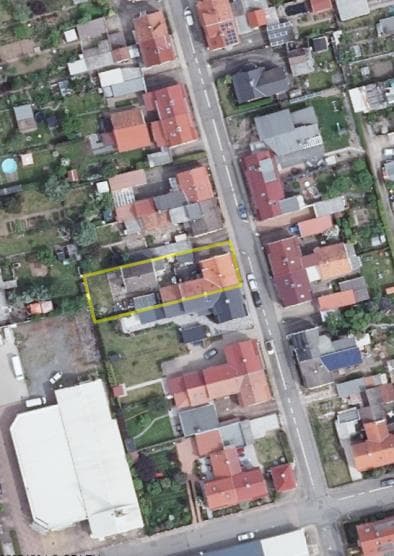 Einfamilien-Doppelhaushälfte, Einfamilienhaus sowie Nebengelassen