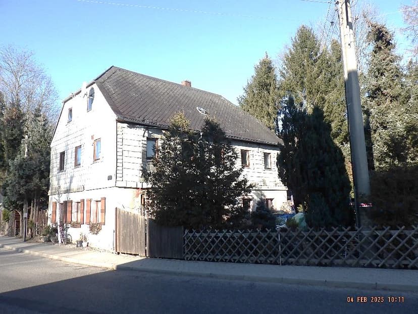 Einfamilienhaus, unbebautes Grundstück