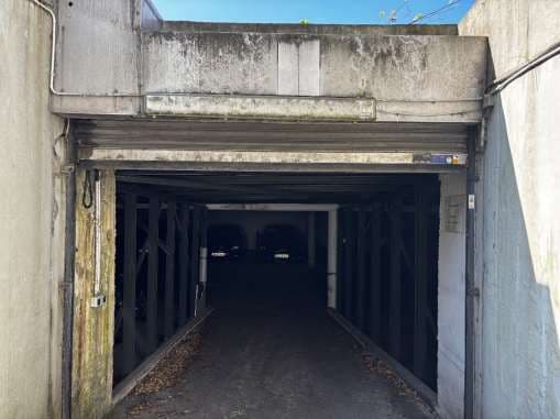 Kfz-Stellplatz (Tiefgarage), Eigentumswohnung (3 bis 4 Zimmer) - Bild 1