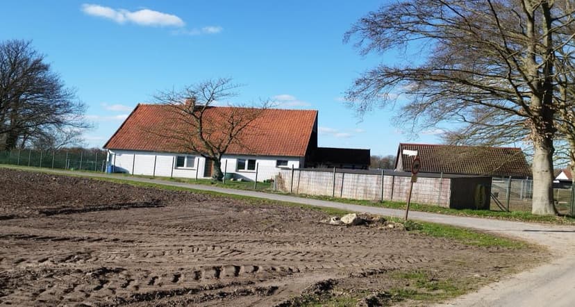 Freistehendes Einfamilienhaus -ehemaliges Heuerlingshaus- mit nicht ausgebautem Dachgeschoss sowie mit Schuppengebäude