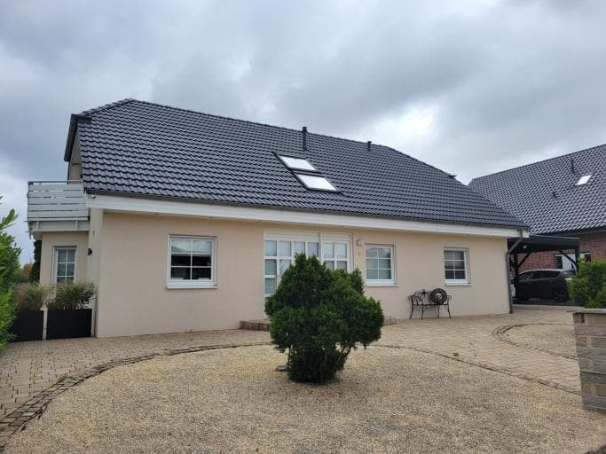 Einfamilienhaus, bebautes Erbbaurecht (Einfamilenhaus und Carport)