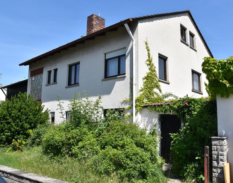Erbbaurecht an dem mit einer Doppelhaushälfte und Garage bebauten Grundstück