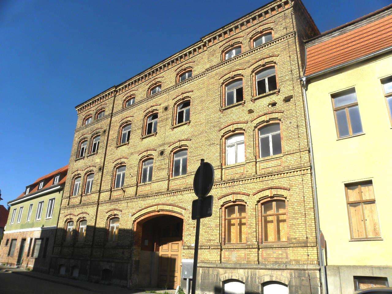 Mehrfamilienhaus, zweigeschossig und viergeschossig - Bild 1
