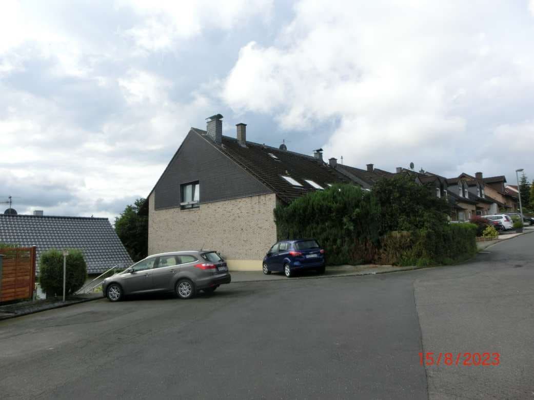 Zweifamilienhaus, Doppelgarage - Bild 1