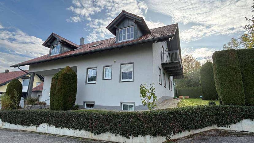 Zweifamilienhaus, Garage