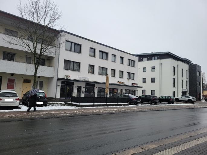 Kfz-Stellplatz, Eigentumswohnung (3 bis 4 Zimmer)