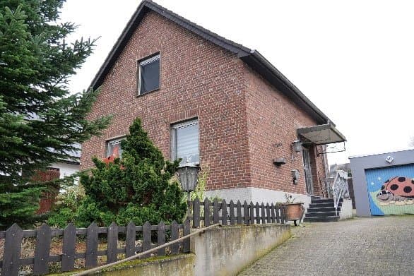 Zweifamilienhaus, Garage