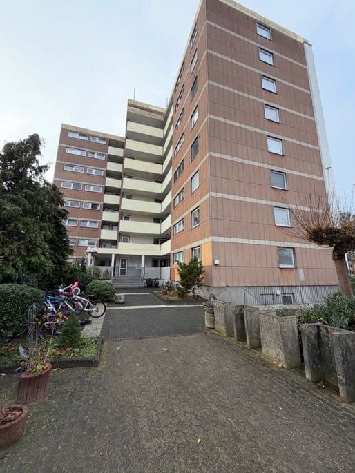 Kfz-Stellplatz, Eigentumswohnung (3 bis 4 Zimmer)