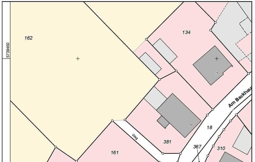 wahrscheinlich Zweifamilienwohnhaus und rückwärtige Nebengebäude